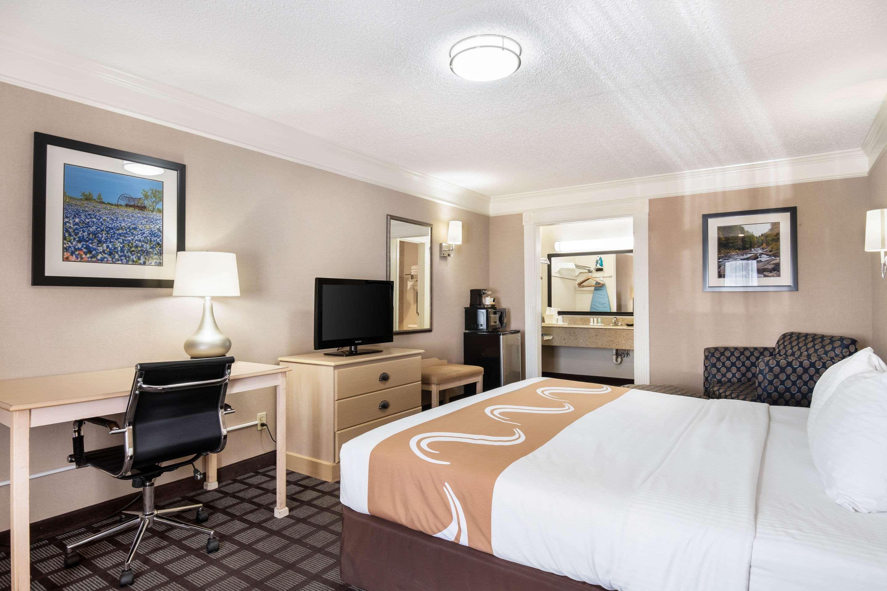 Quality Inn Near Lake มาเบิล ฟอลส์ ภายนอก รูปภาพ